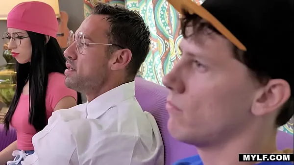 Sexy Lois Griffin Fucks StepSon Chris & Brian The In StepFamily Guy Parody