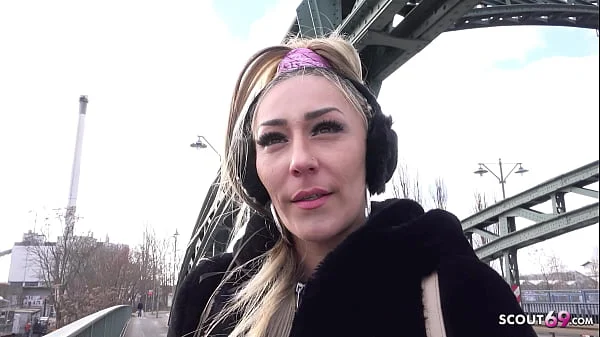 GERMAN SCOUT - Blonde Barkeeperin in Berlin abgeschleppt und bei Model Job Anal gefickt