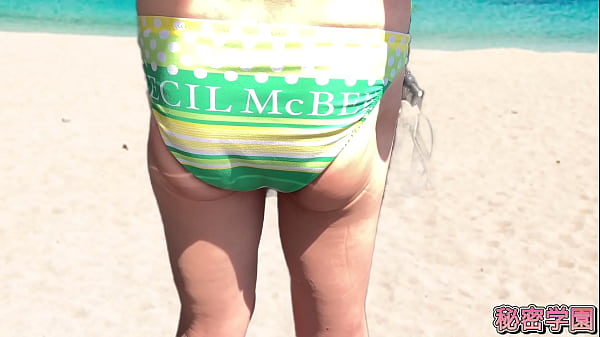 Beautiful Teen strips amateur