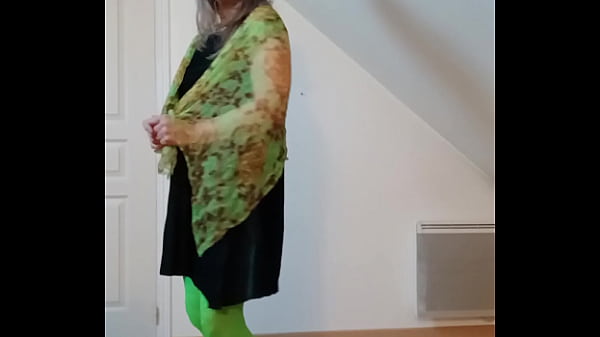 Amazing sexy Teen enjoys herself