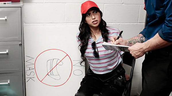 Loss Prevention Officer Gives the Teen Her Chance to Go Free - Pervcop